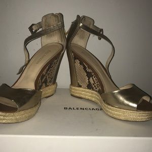 SALE 💥💥💥Enzo Angiolini Gold Wedge Sandal 👡